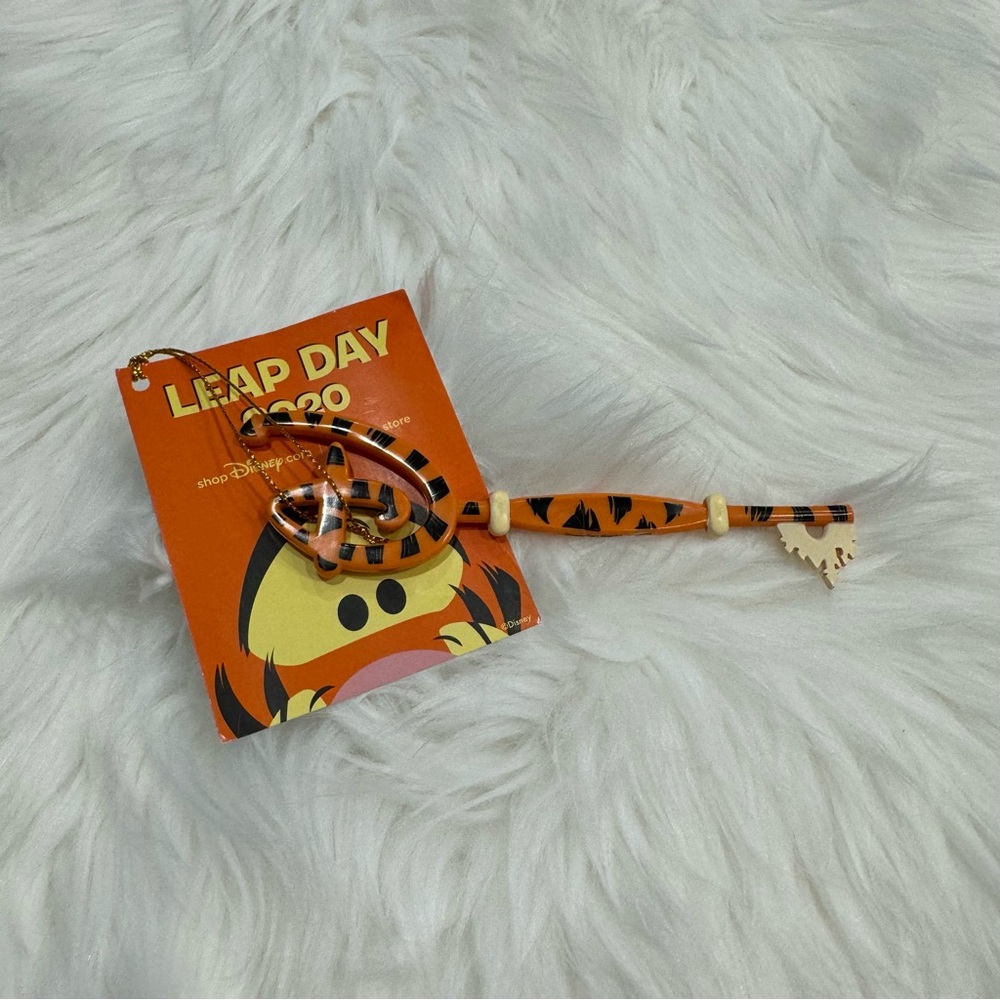 Disney Store Exclusive Leap Year Day 2020 Tigger Key NWT